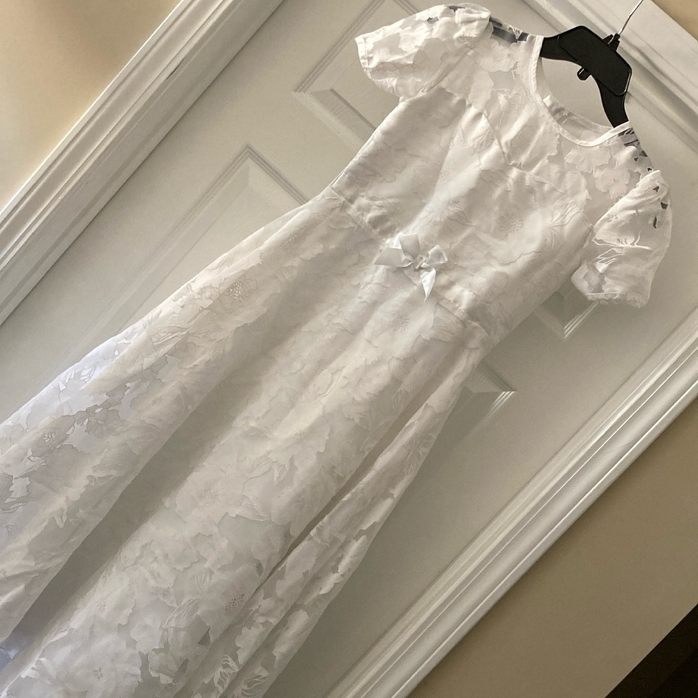 Jr Bridesmaid / First Communion - Girls Elegant White Floral Dress